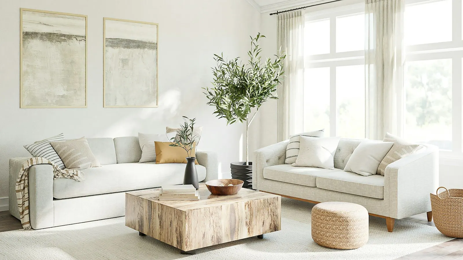 Lys stue med sofa og planter
